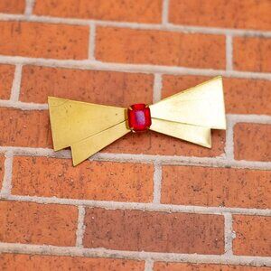 Vintage Gold Tone Geometric Ribbon Red Rhinestone Brass Brooch - W26